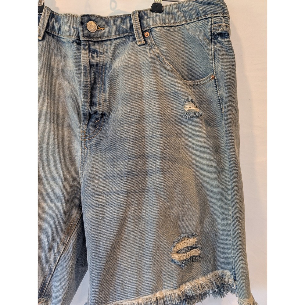 Wild Fable Women High Rise Bermuda Shorts Light Wash Distressed Denim Size 16 33 - Picture 2 of 6